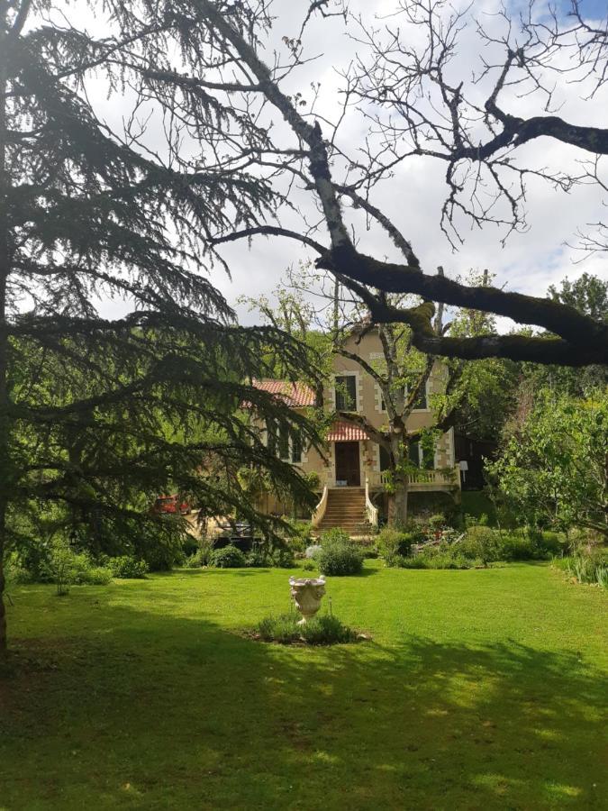 Villa Leovil Saint-Pompont Екстериор снимка